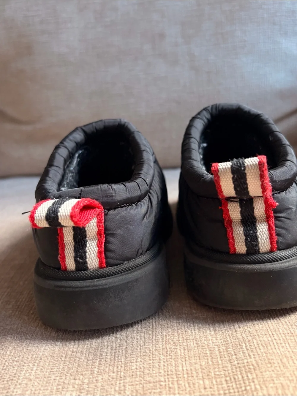 Hunter Kids Black Slip-On Puffer Clogs with Red Trim